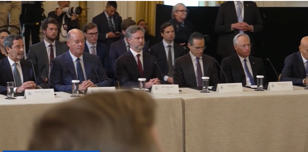 石油巨头齐聚白宫探讨委内瑞拉原油，特朗普“你们投千亿	、政府不出钱	”，美孚“没改革就没投资” - 图片3